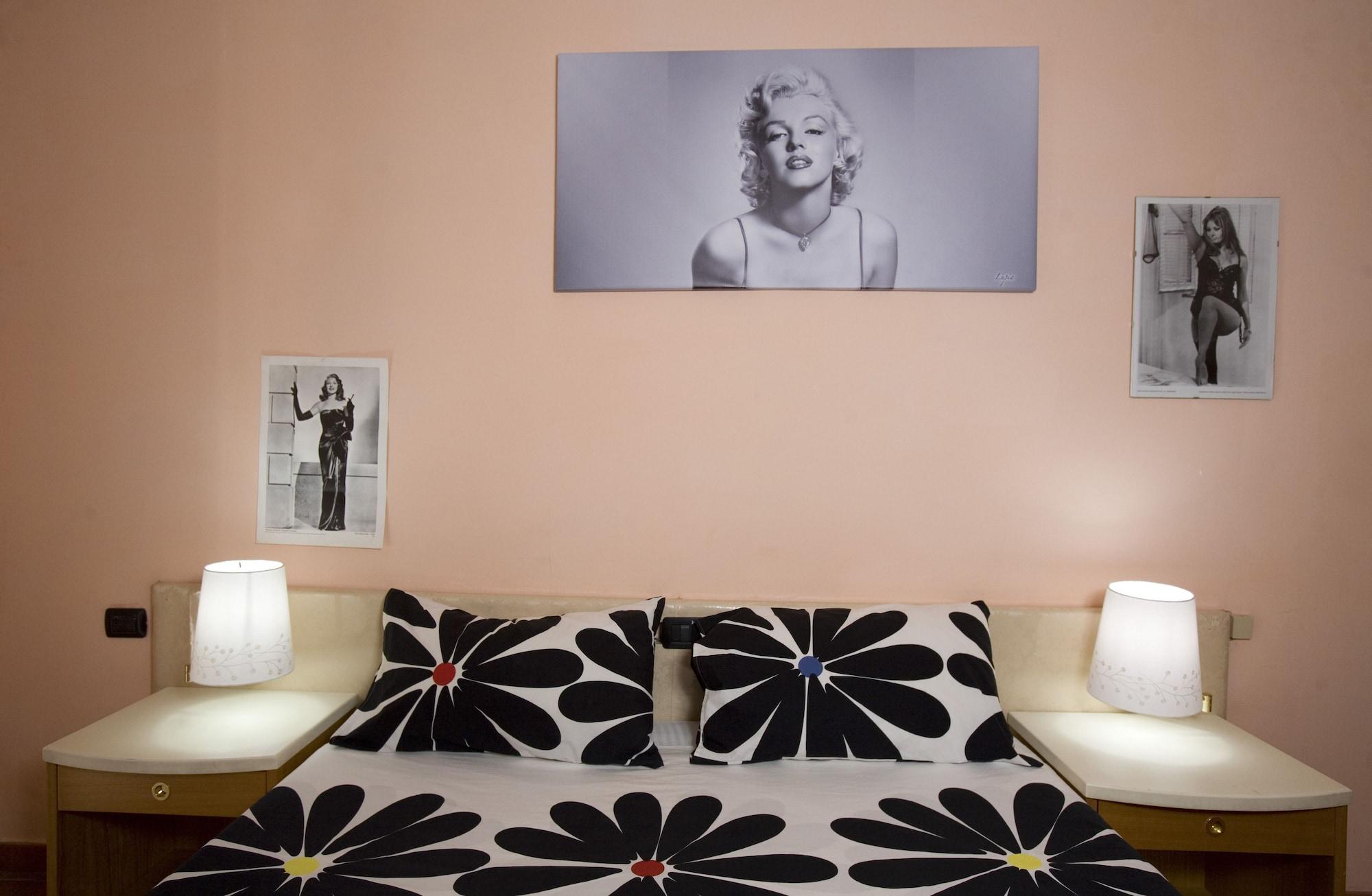 Hotel Cineholiday Neapol Zewnętrze zdjęcie