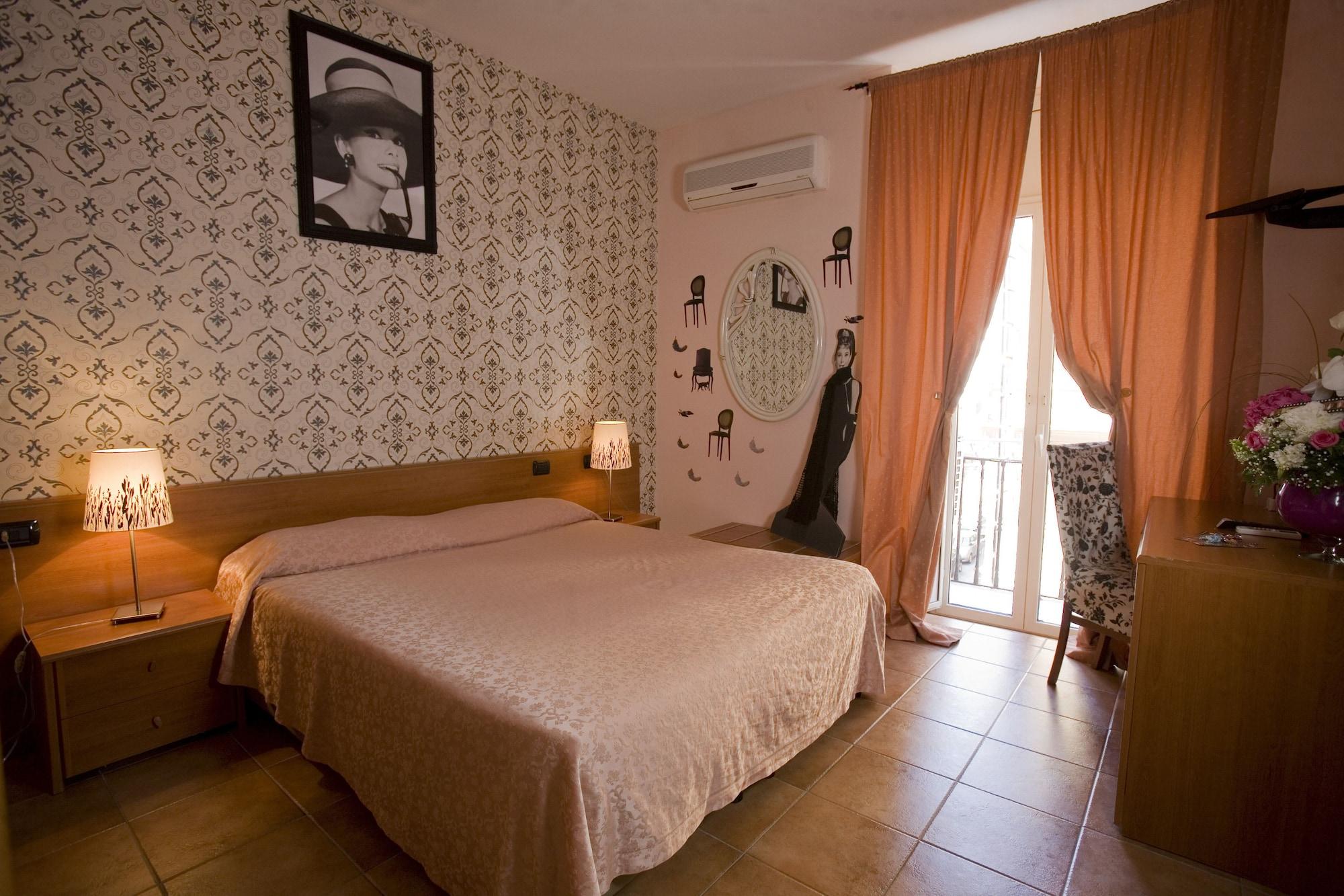 Hotel Cineholiday Neapol Zewnętrze zdjęcie