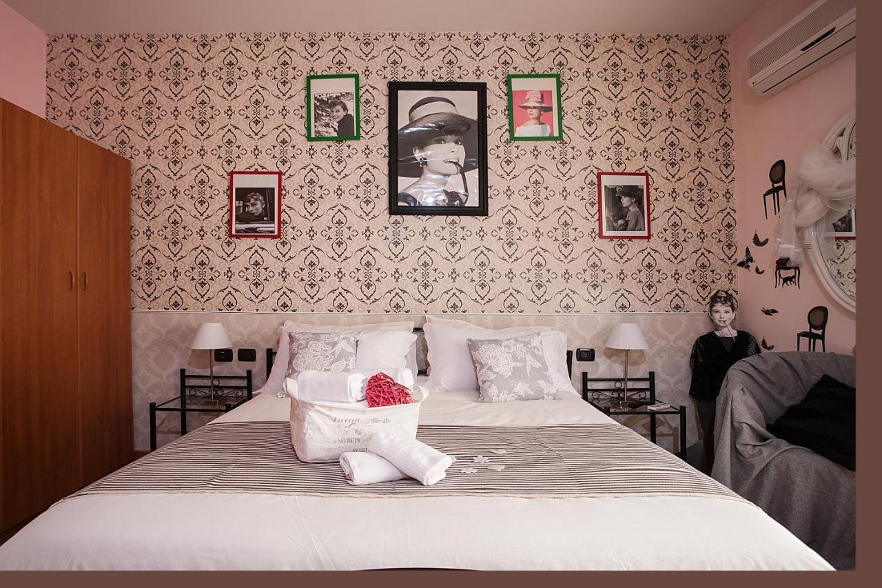 Hotel Cineholiday Neapol Zewnętrze zdjęcie