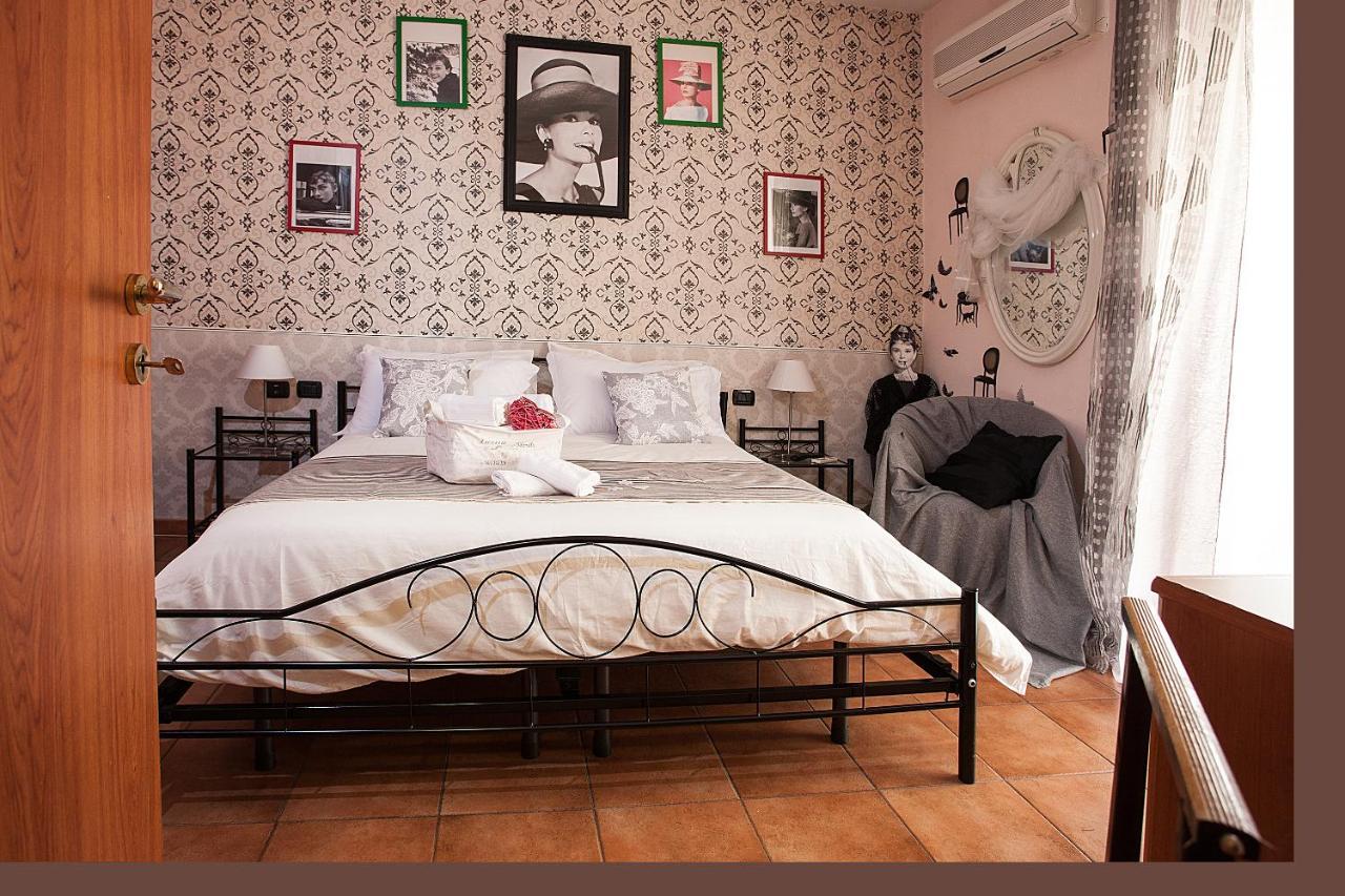 Hotel Cineholiday Neapol Zewnętrze zdjęcie