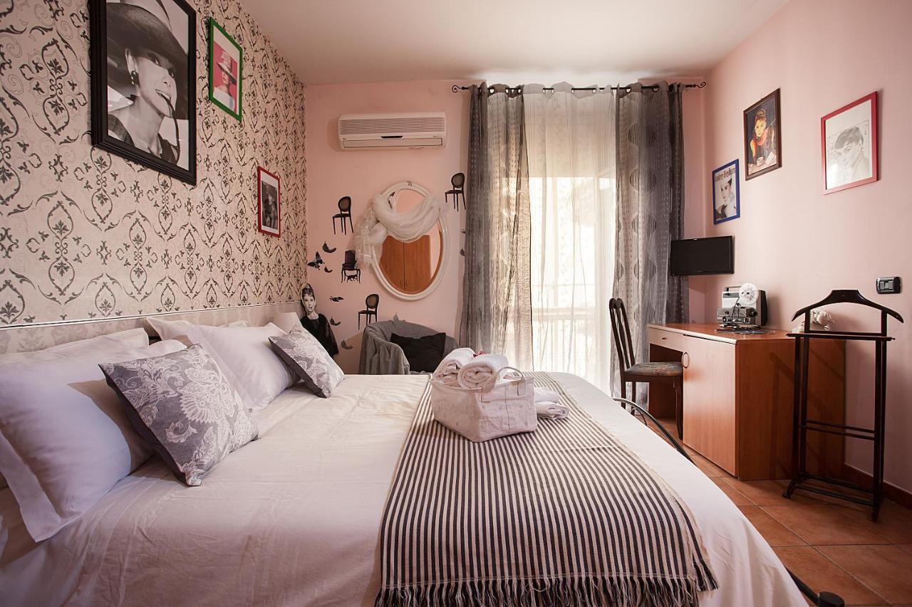 Hotel Cineholiday Neapol Zewnętrze zdjęcie